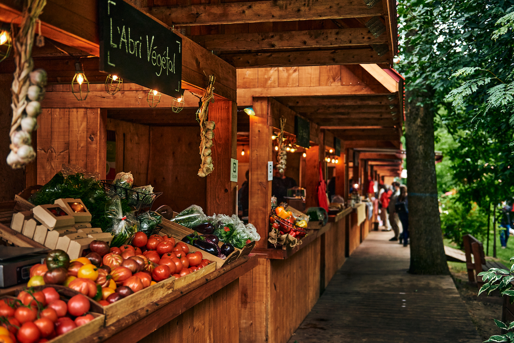 farmers market in the eastern townships in the fall 
